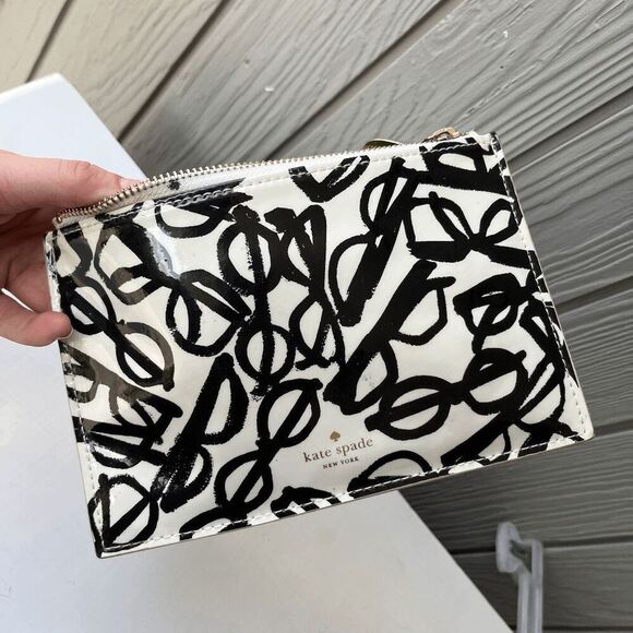 Kate Spade Eyeglass Print Zip Pouch Clutch Patent Leather Look 8.5"x5.25" - Picture 3 of 11